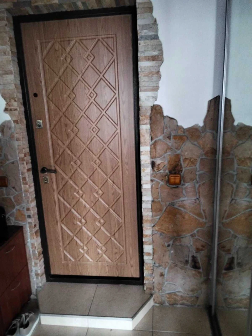 Продажа квартиры в Коломийске (Львов). 3 комнаты, кирпич. Возможна