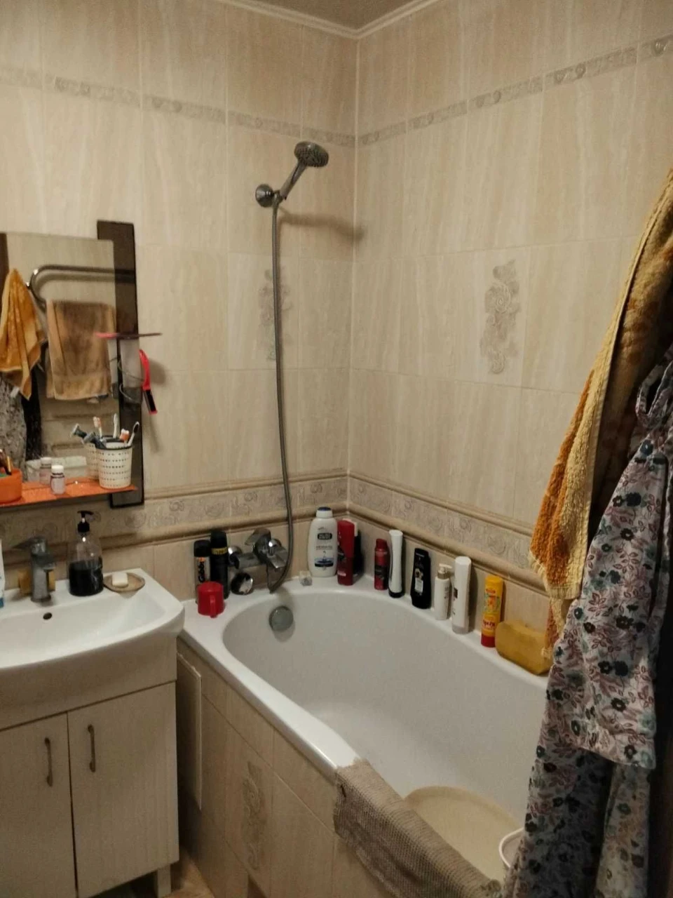 Продажа квартиры в Коломийске (Львов). 3 комнаты, кирпич. Возможна