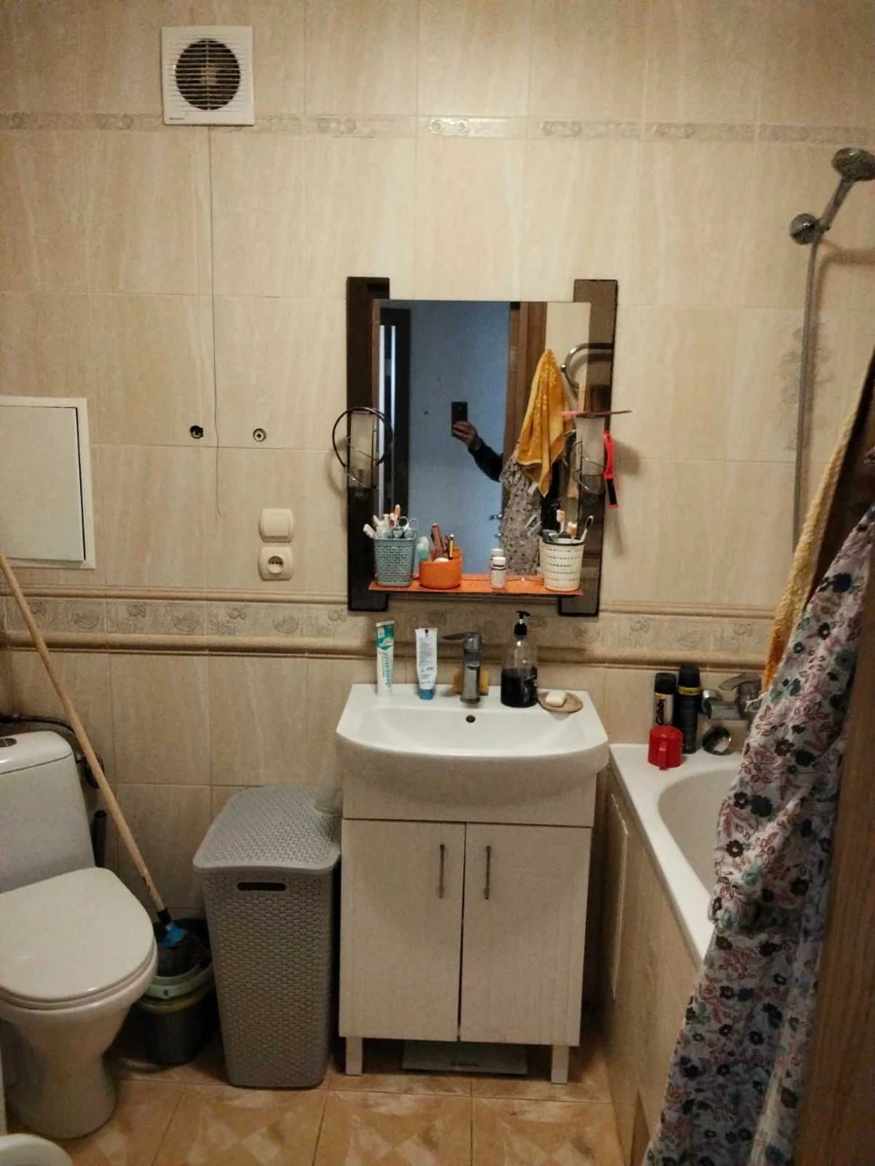 Продажа квартиры в Коломийске (Львов). 3 комнаты, кирпич. Возможна