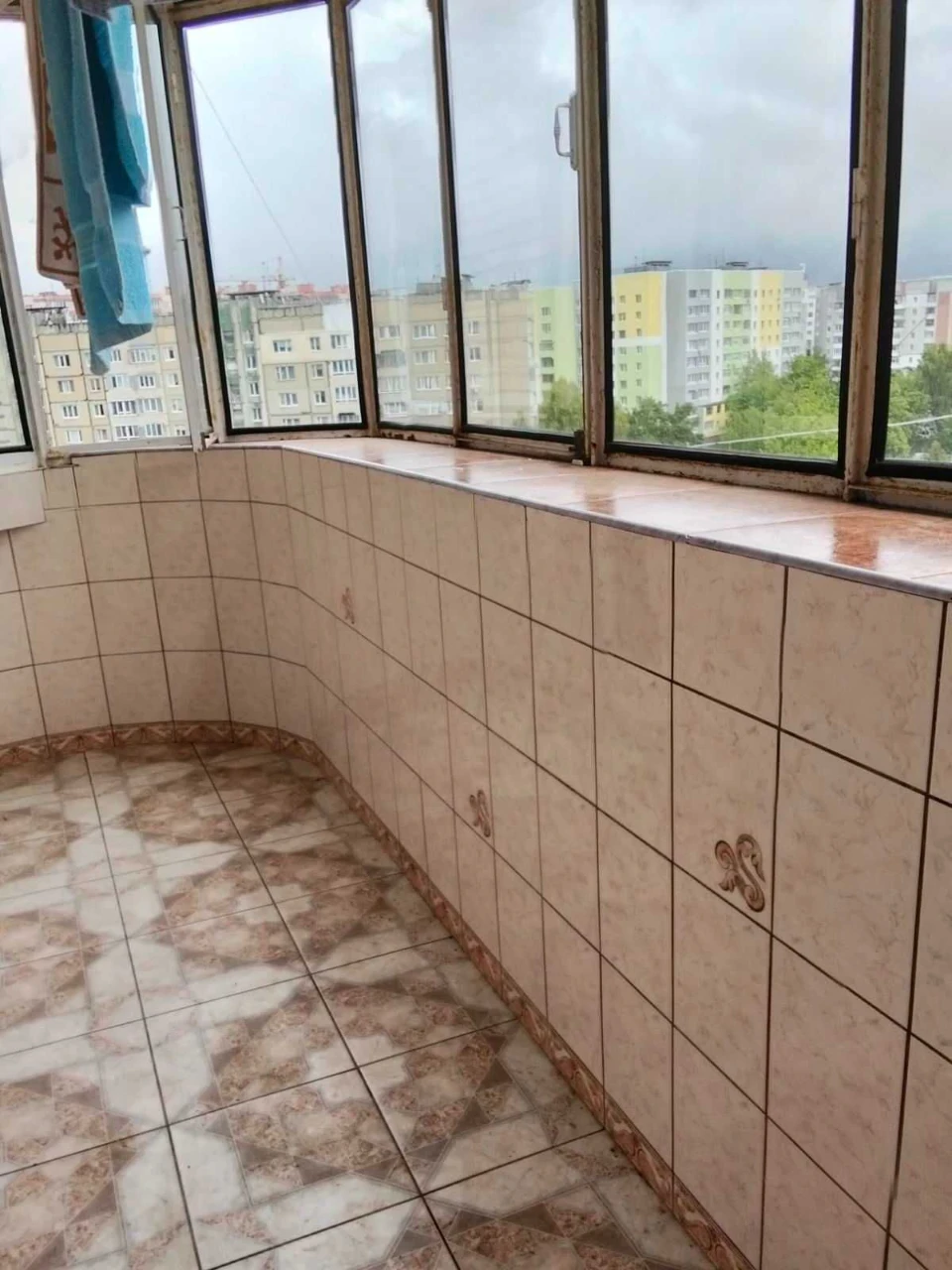 Продажа квартиры в Коломийске (Львов). 3 комнаты, кирпич. Возможна