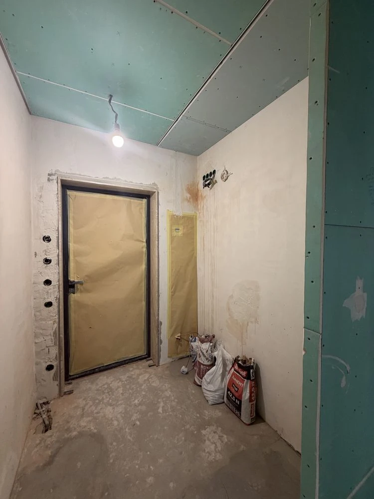 Kyiv Sale of 2-3 room apartment in excellent condition. Metro Holosiiv