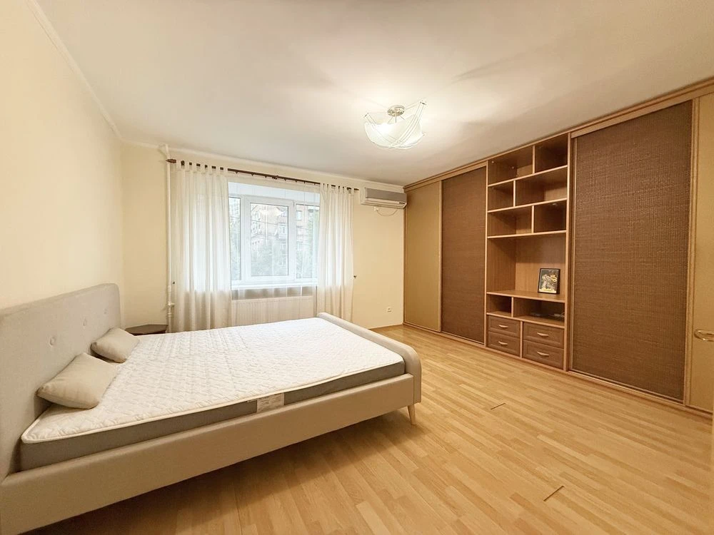 Без комісії, бульвар Лесі Українки, 3, 2кім, 54 м.кв, цегла, газ,