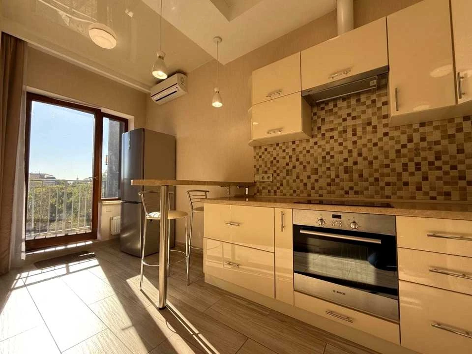 Apartment. Odesa, Velika Arnaoutska Street.