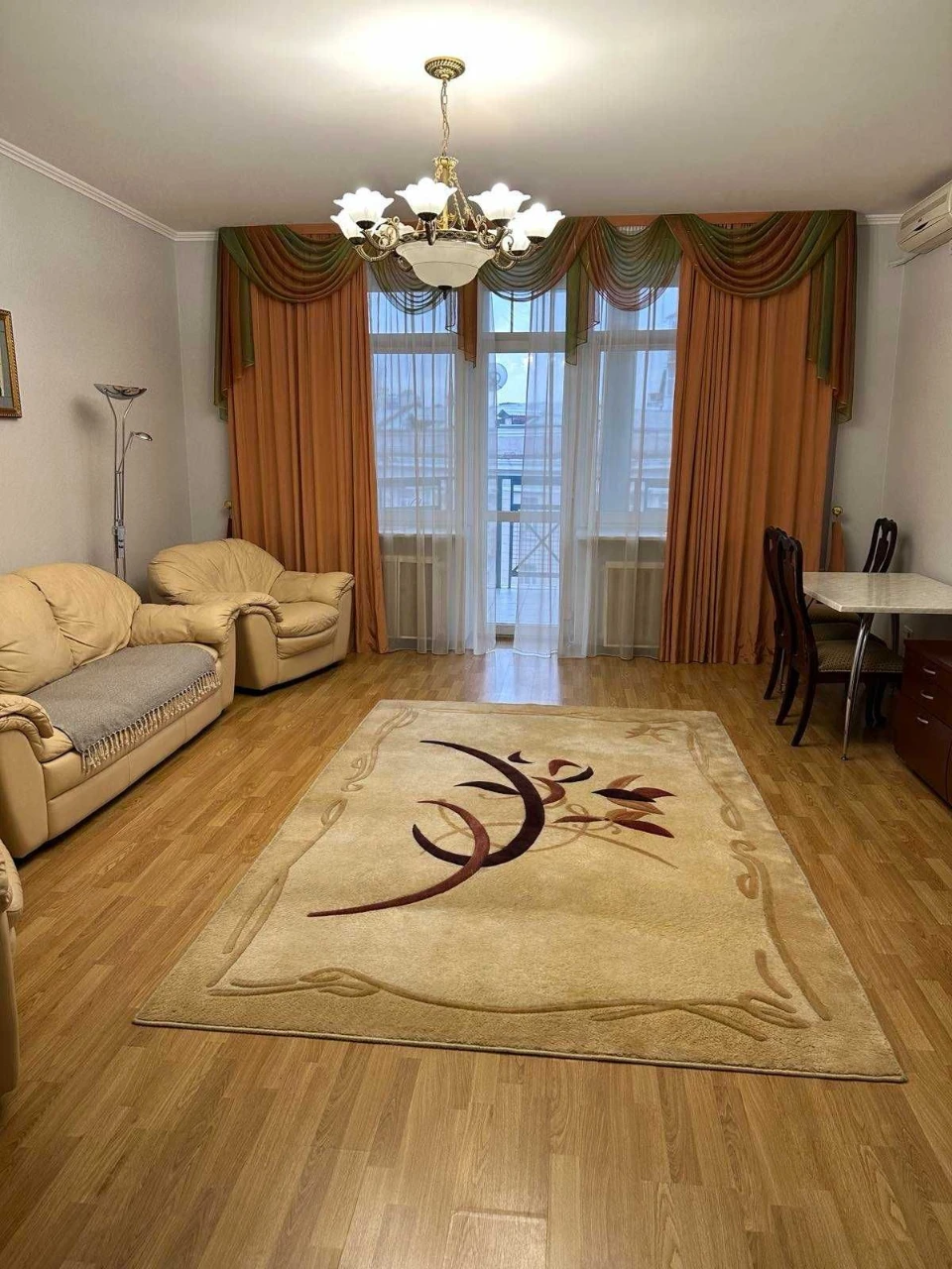 4-room apartment for sale in Pechersk, with parking and generator