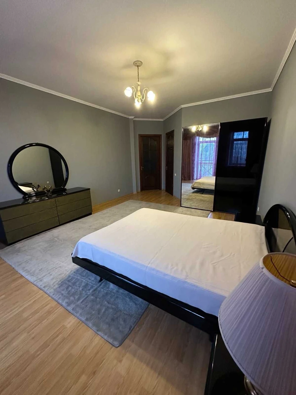 4-room apartment for sale in Pechersk, with parking and generator