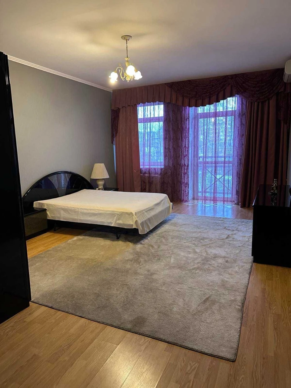 4-room apartment for sale in Pechersk, with parking and generator