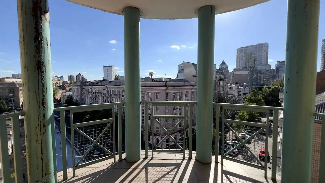 4-room apartment for sale in Pechersk, with parking and generator