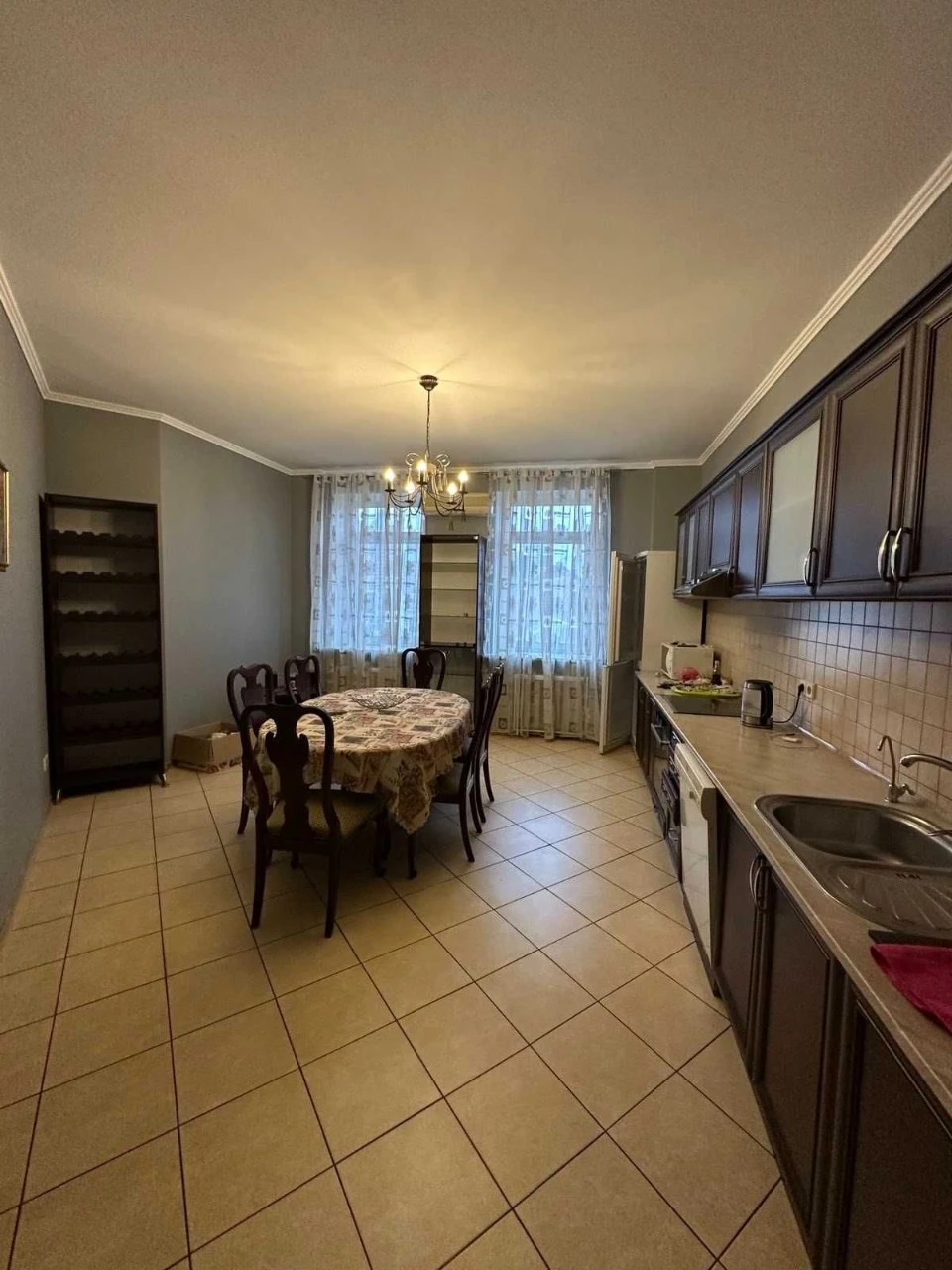 4-room apartment for sale in Pechersk, with parking and generator