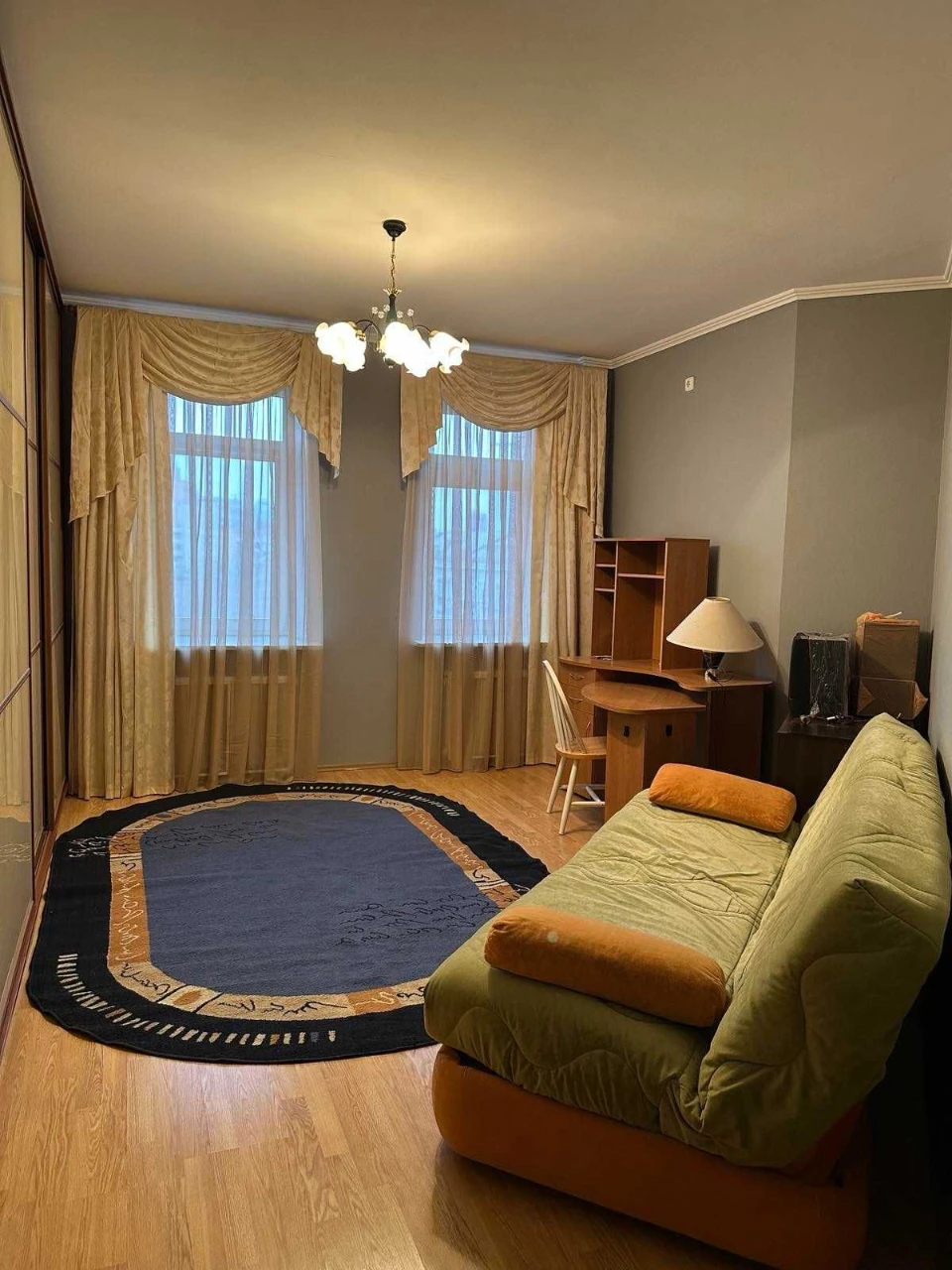 4-room apartment for sale in Pechersk, with parking and generator
