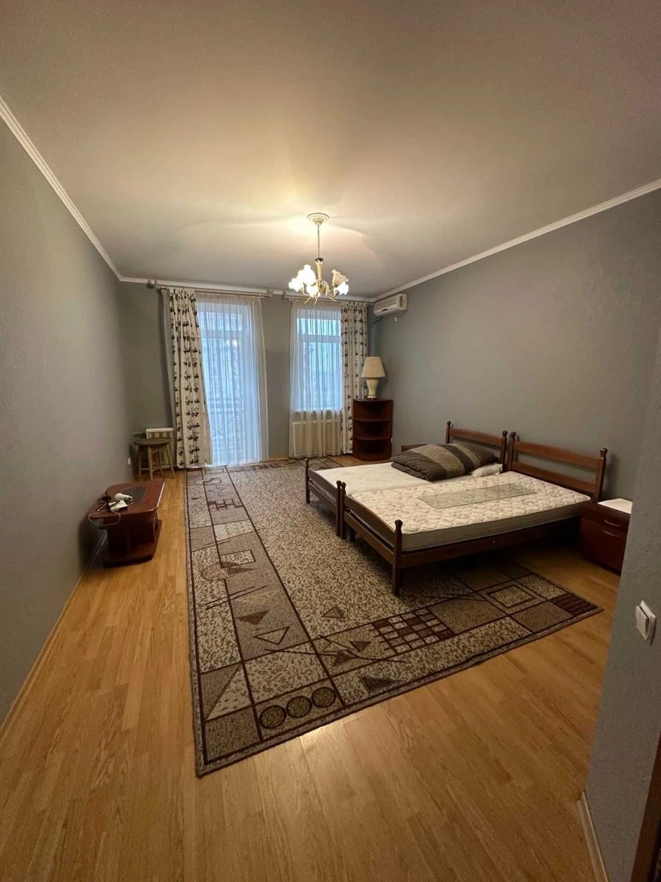 4-room apartment for sale in Pechersk, with parking and generator