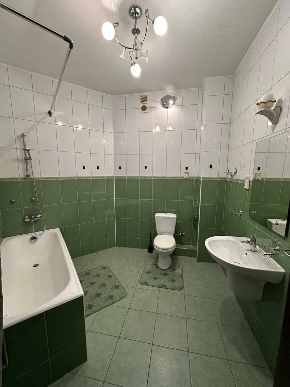 4-room apartment for sale in Pechersk, with parking and generator