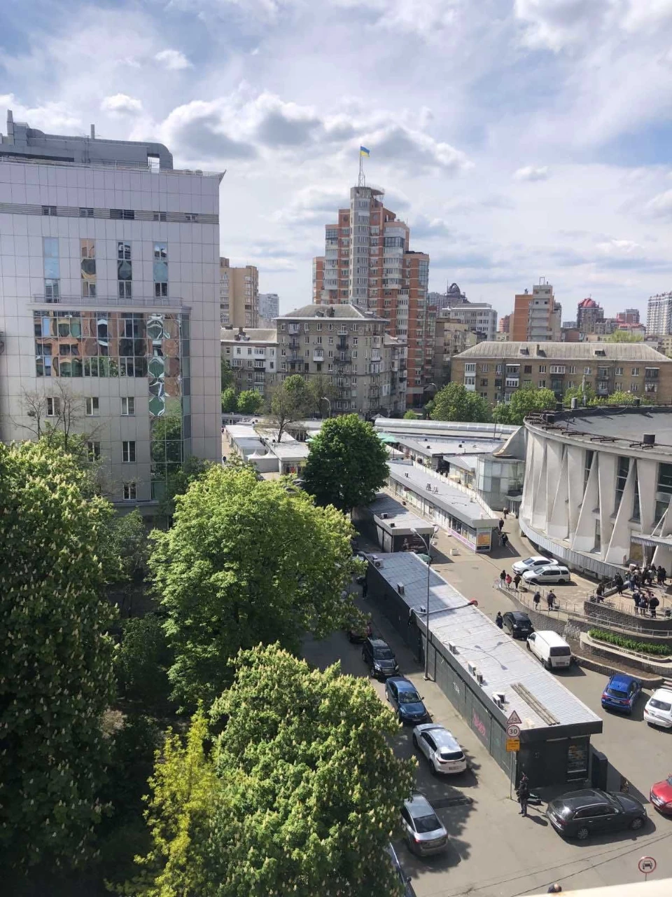 4-room apartment for sale in Pechersk, with parking and generator