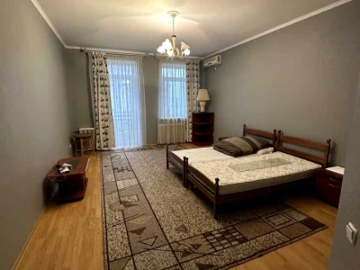 Квартира. Київ, вулиця Панаса Мирного