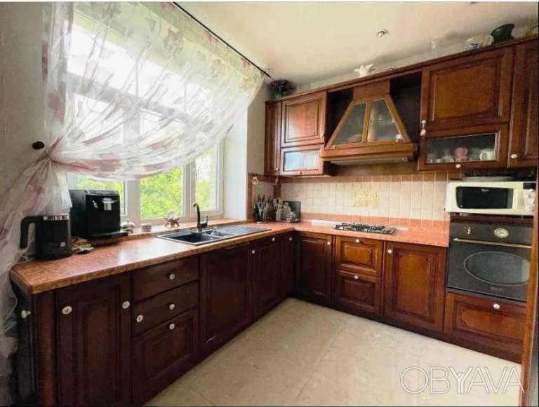 3 bedroom apartment, Stalin-era building, on Lavrska Street, Mazep, Omelianovych-Pavlenko