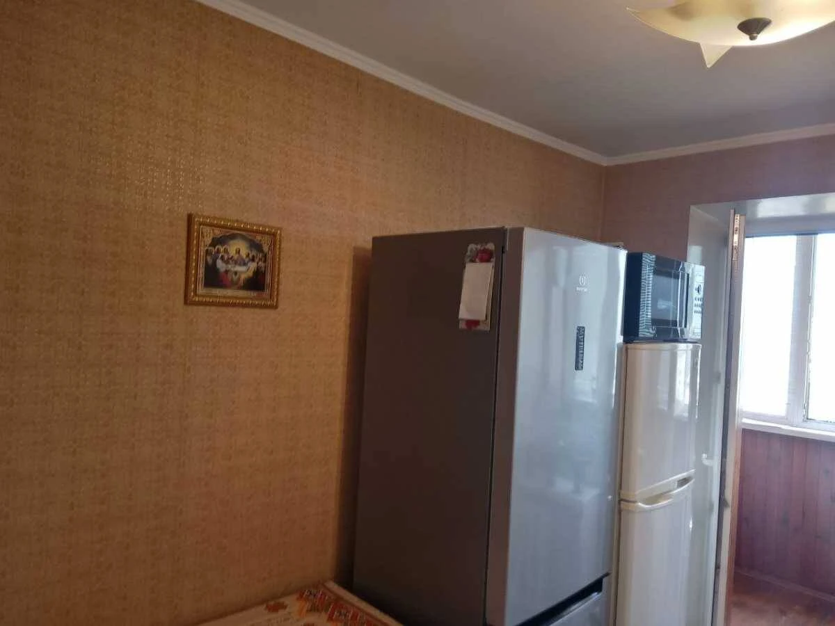 For Sale: 1-Bedroom Apartment, Florence Avenue, Dnepropetrovsk, Kyiv