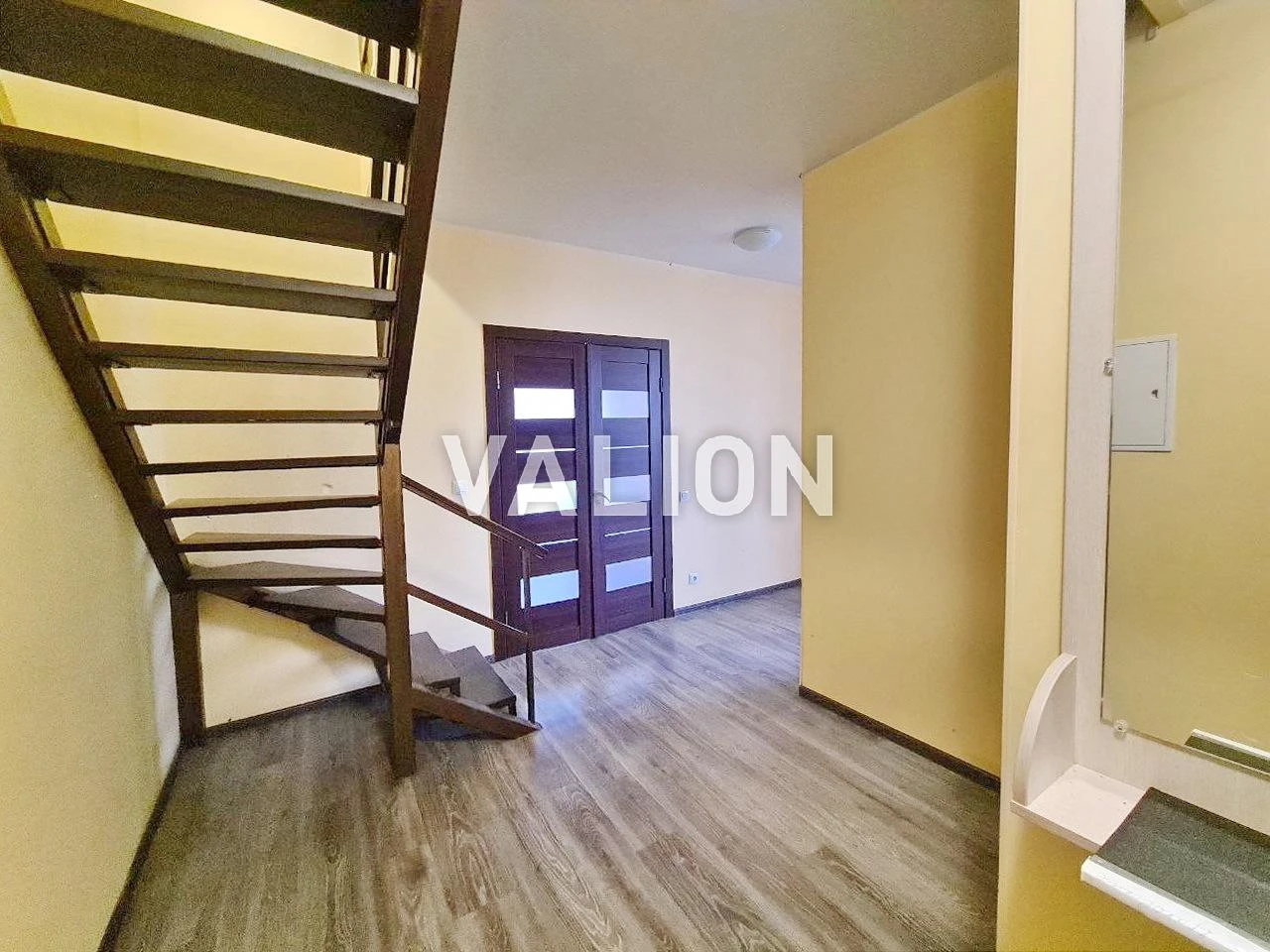 Selling 5-bedroom apartment at вул. Краківська, 27a, in Дніпровський