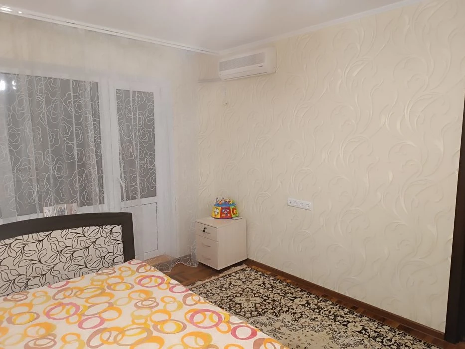 2-room Shkolnaya for sale. Bargain is appropriate!