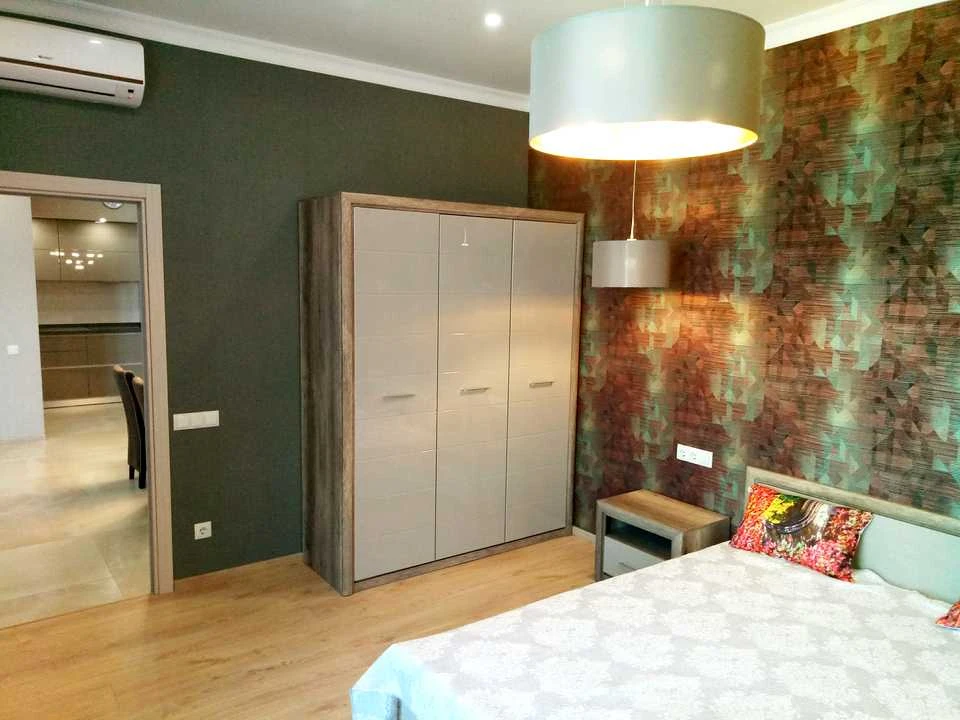 Apartment. Odessa, Velika Arnautskaya Street