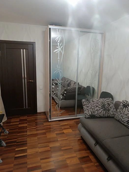 2-room Shkolnaya for sale. Bargain is appropriate!