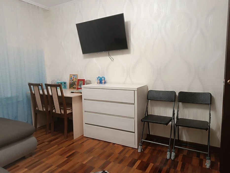 2-room Shkolnaya for sale. Bargain is appropriate!
