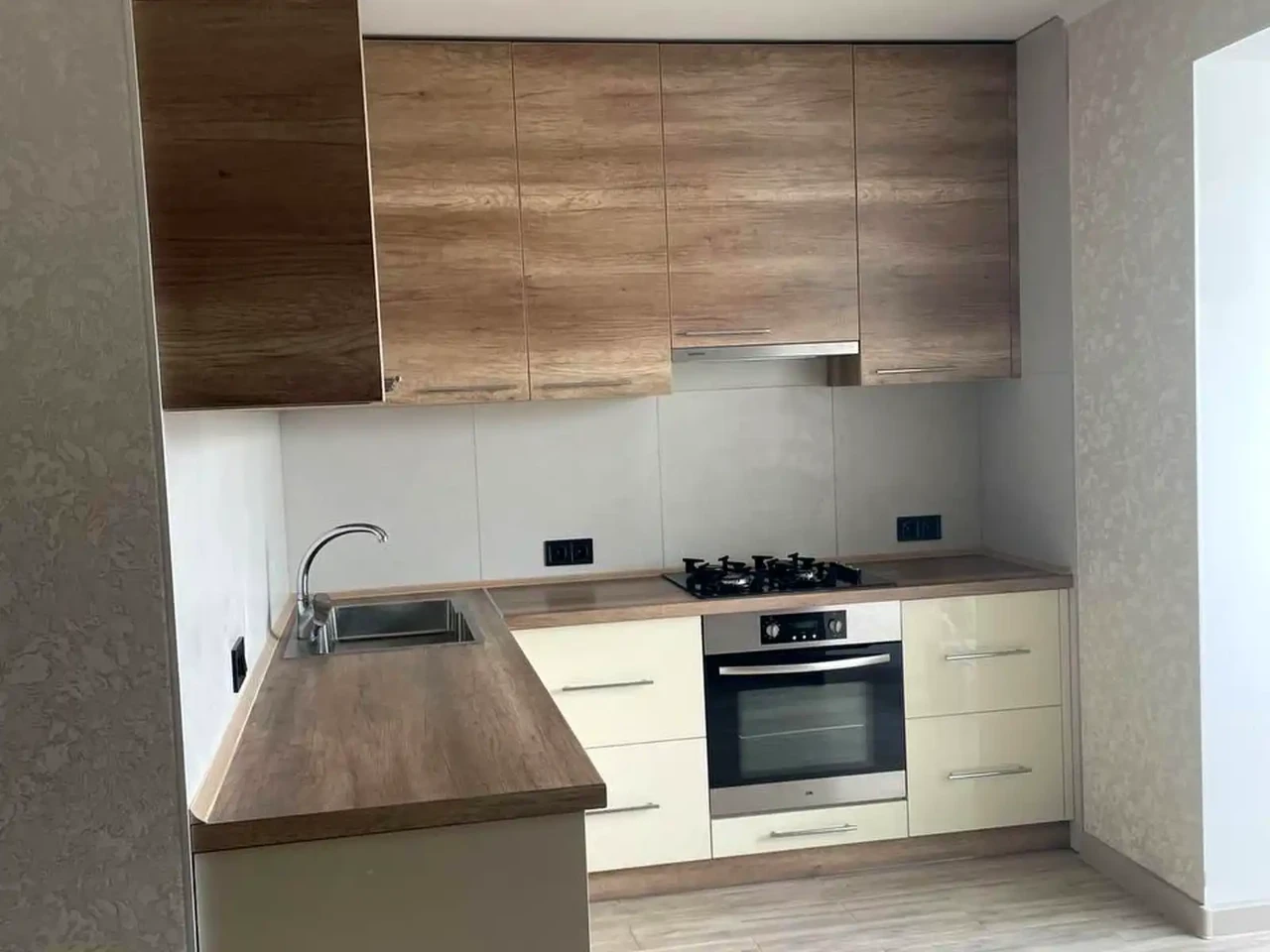 Продається однокімнатна квартира 44.2 м² на 9-му поверсі з 10-го.