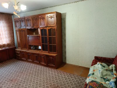 For Sale: 3-Bedroom Apartment on Polevoi Street