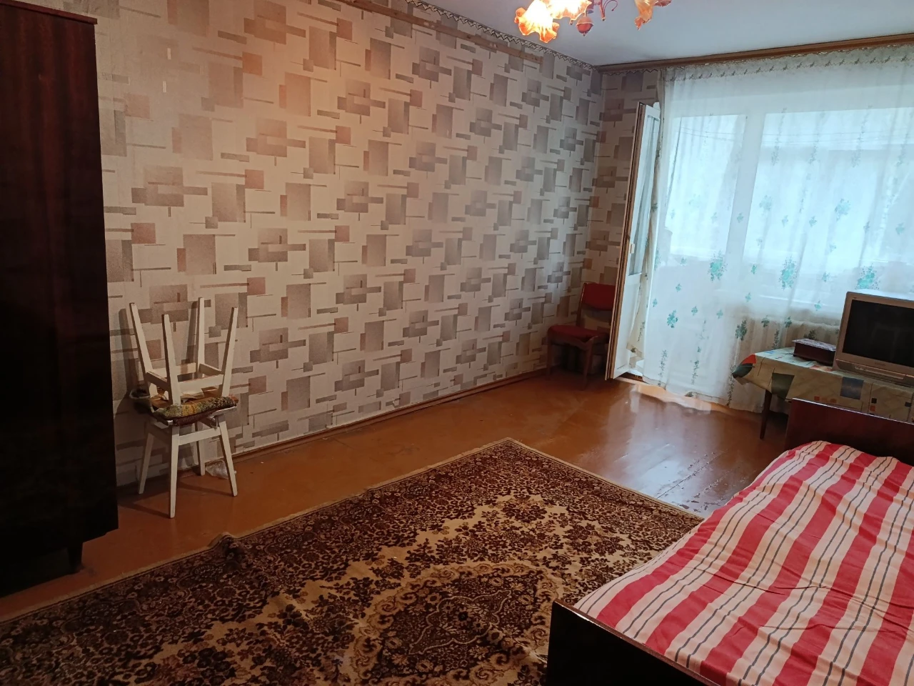 For Sale: 3-Bedroom Apartment on Polevoi Street