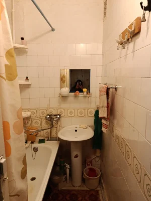 For Sale: 3-Bedroom Apartment on Polevoi Street