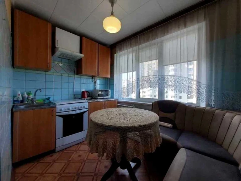 Apartment. Kyiv, Avtozavodska Street