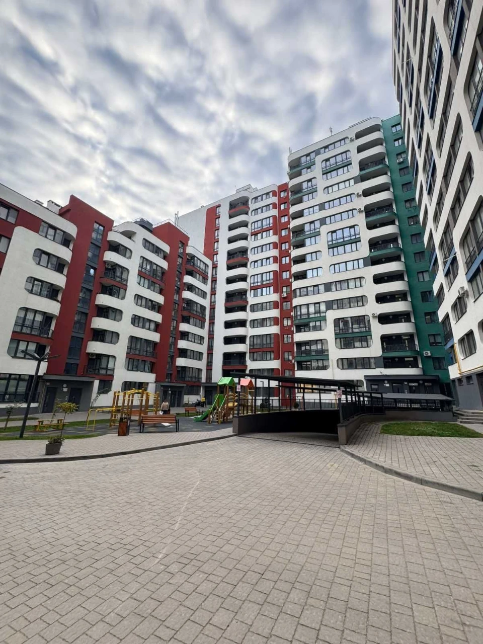 Sale of a 2-bedroom apartment on Truskavets Street 111