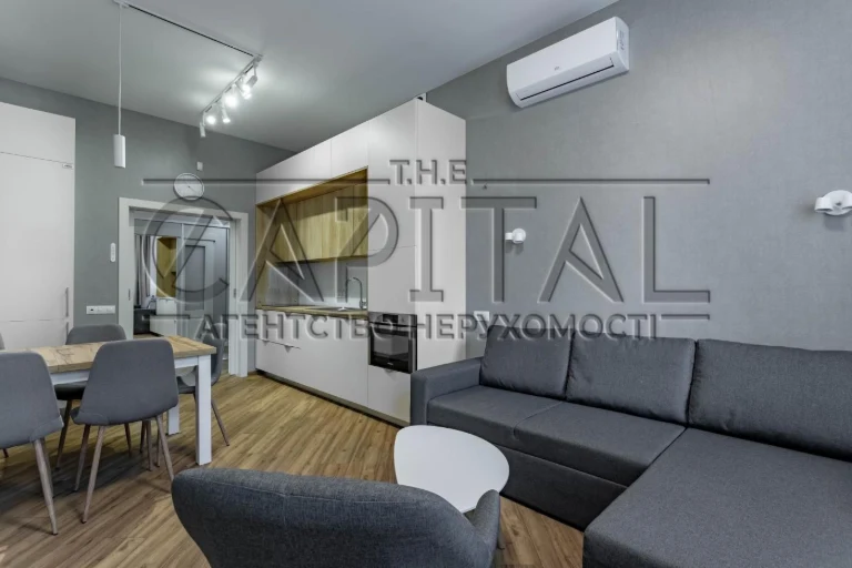 Spacious 3-bedroom apartment 101m2 on the 2nd floor with a generator in the building, in