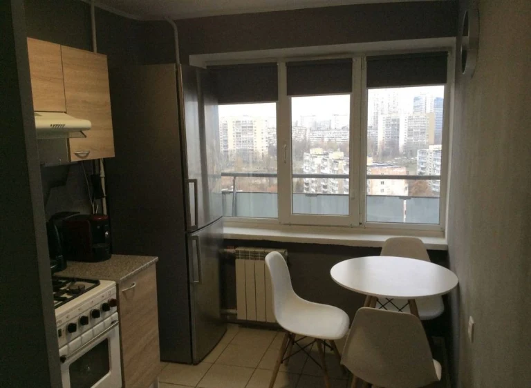 Spacious 2-bedroom apartment for sale, 46 sq.m, Rusanova Street