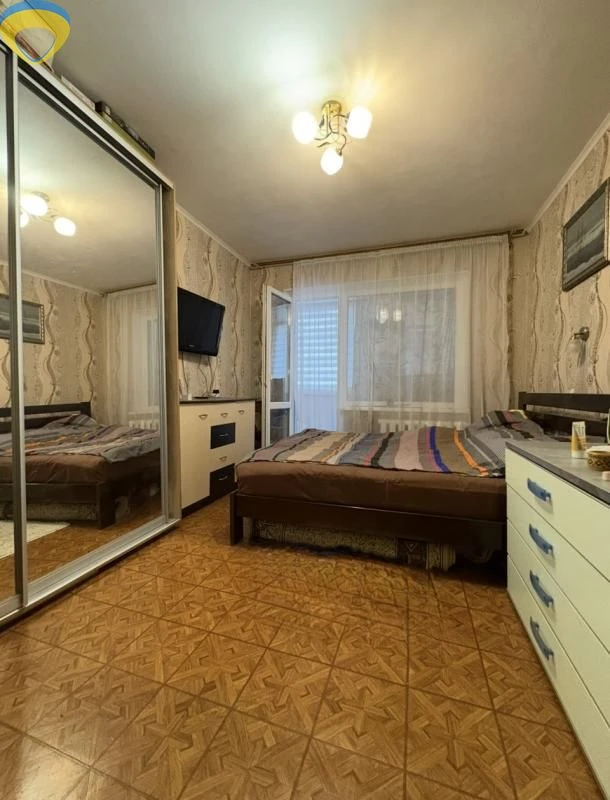 Трикімнатна на 3 поверсі. Киівський район,