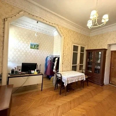 Продається 4-кімнатна квартира в Центрі, Садова/Дерибасівська.