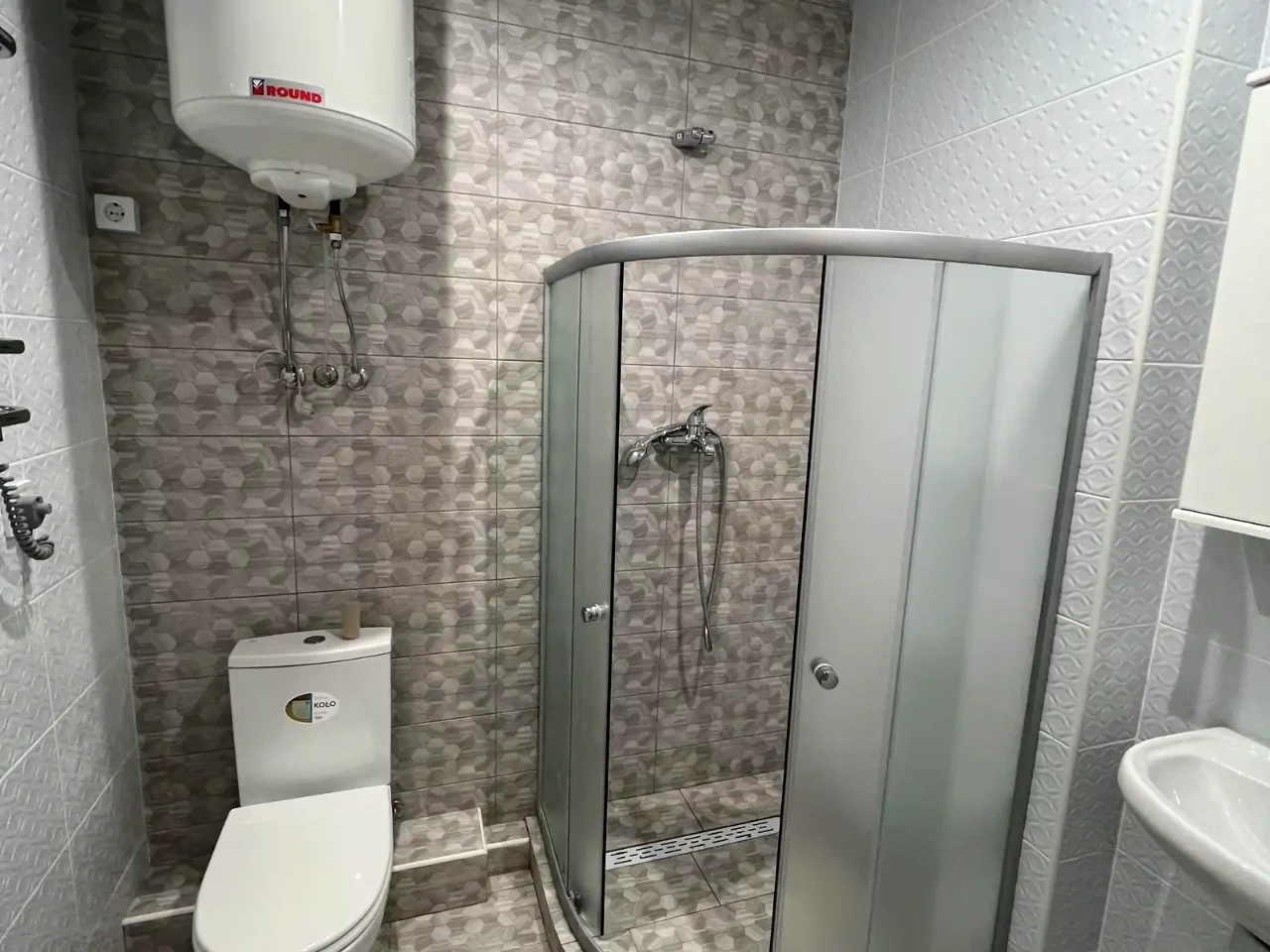 Apartment for rent, 1 room, 30 m² on the 9th floor of a 25-story building.