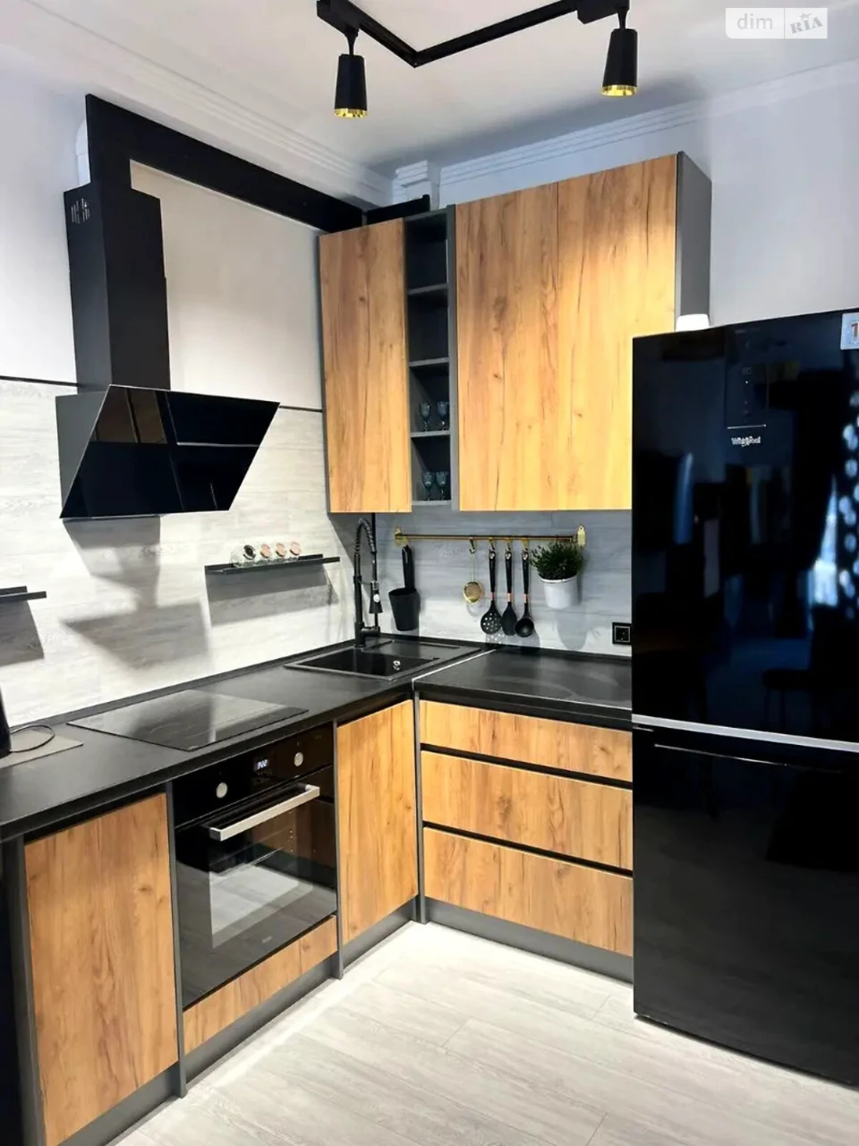 Long-Term Rental Apartment, Holosiiv