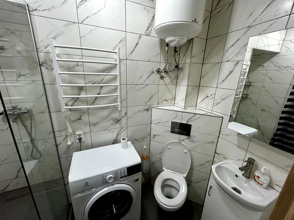Apartment. Dnipro, Bohdana Hmelnytskyi Avenue