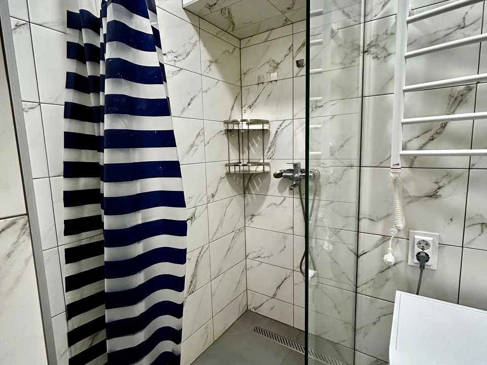 Apartment. Dnipro, Bohdana Hmelnytskyi Avenue