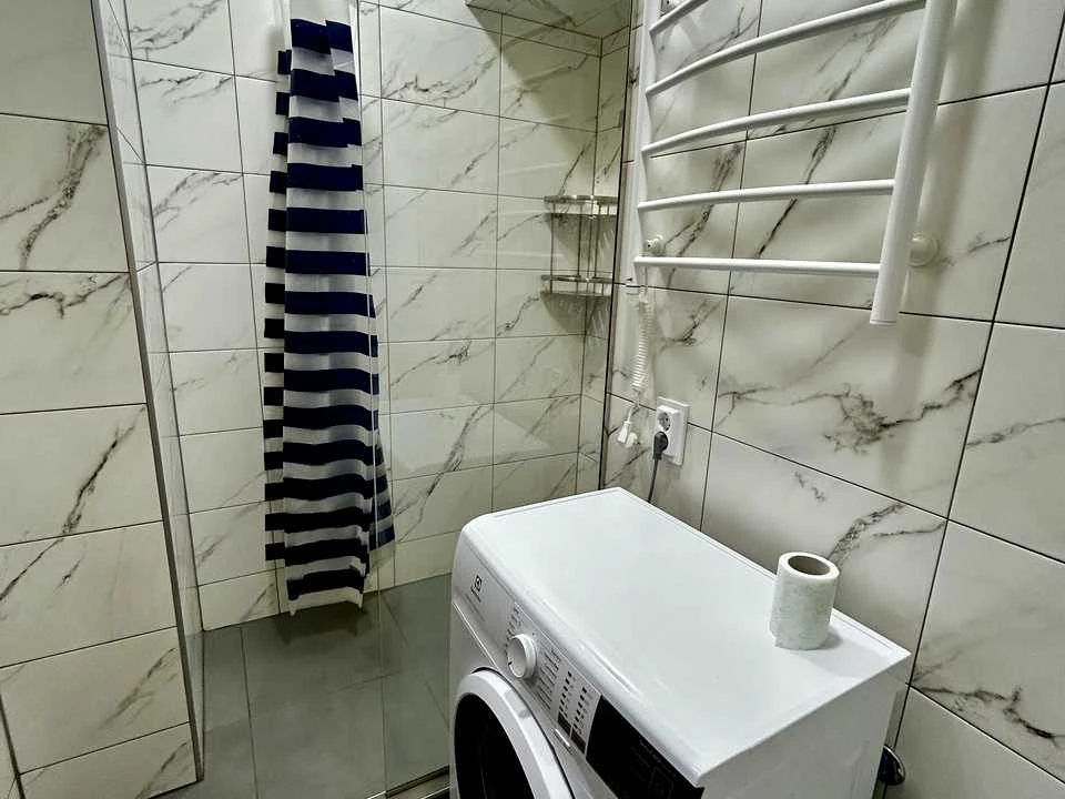 Apartment. Dnipro, Bohdana Hmelnytskyi Avenue
