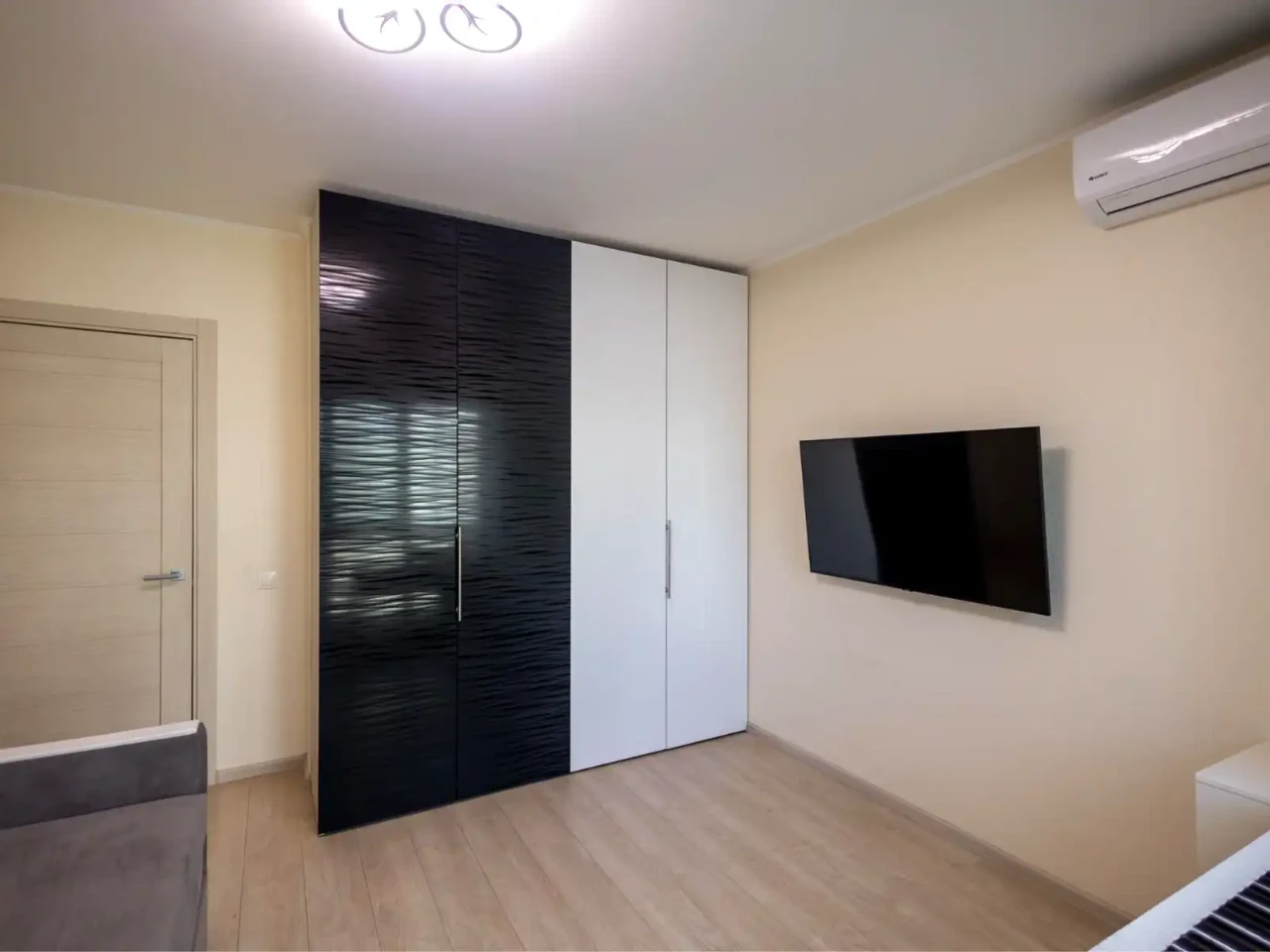 Продаж 2-кімнатна квартири 71.4 м² на 7-му поверсі з 11