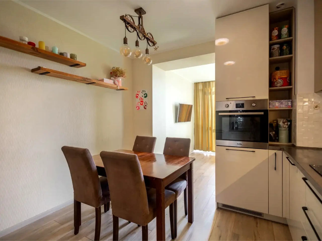 Продаж 2-кімнатна квартири 71.4 м² на 7-му поверсі з 11