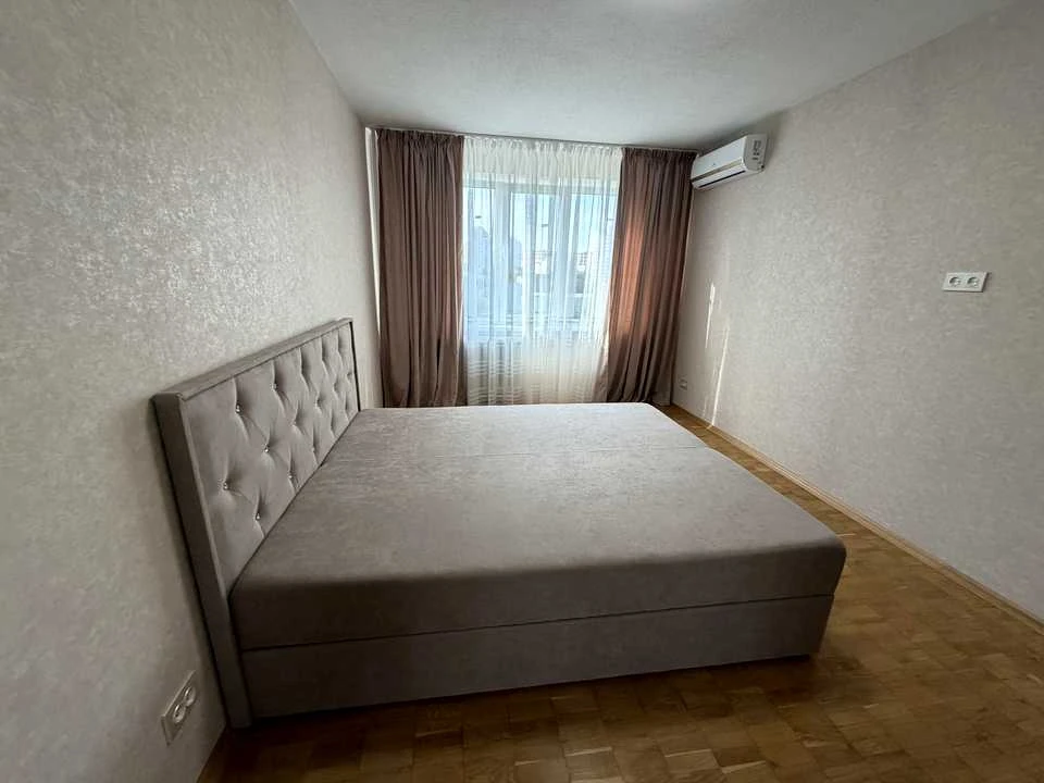 Квартира. Киев, проспект Голосеевский.