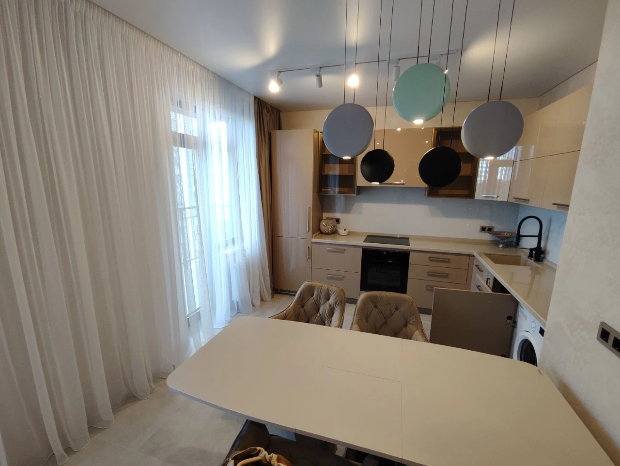 Код44 Продам 2х спальневую квартиру в ЖК Акрополь с ремонтом