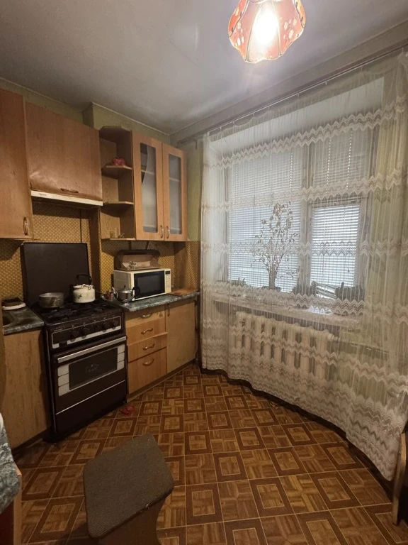 Sale of a large one-bedroom apartment on the first line in Inhul