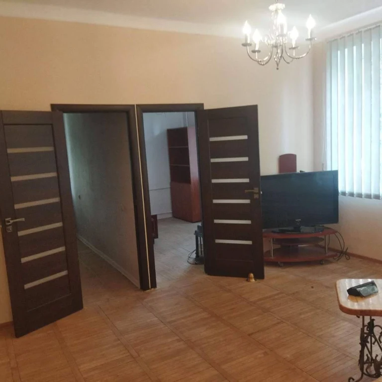 Здам простору 3-кімнатну квартиру в Дніпровському районі, м.