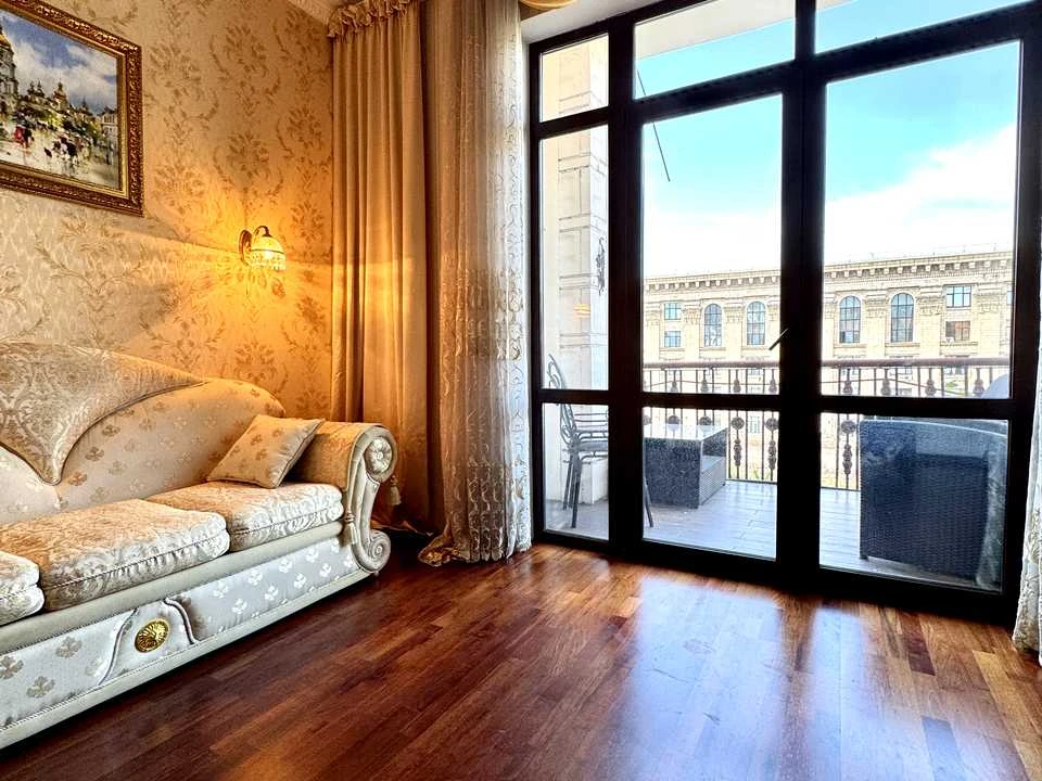 Apartment. Khreshchatyk st., Kyiv