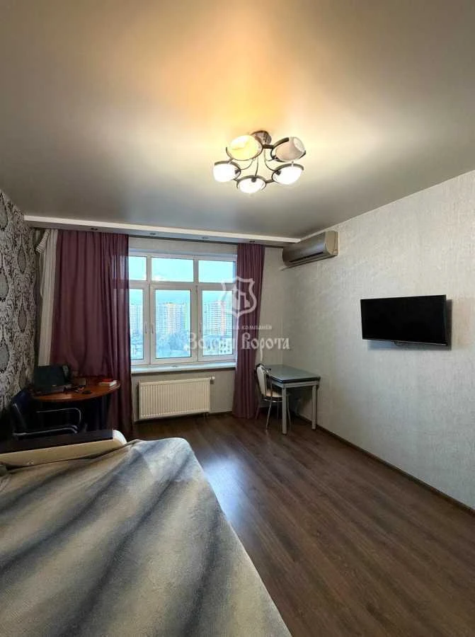 Продається 1-кімнатна квартира 40,2 м², Берестейський, 71а
