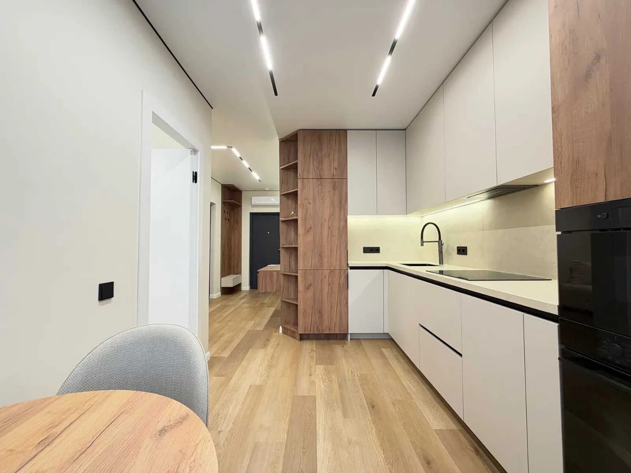 One-bedroom apartment with renovation in Manhattan residential complex