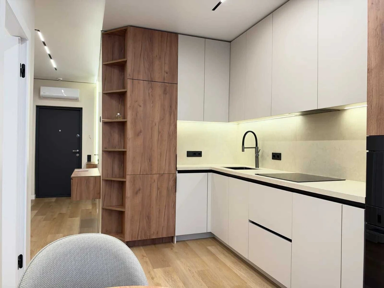 One-bedroom apartment with renovation in Manhattan residential complex