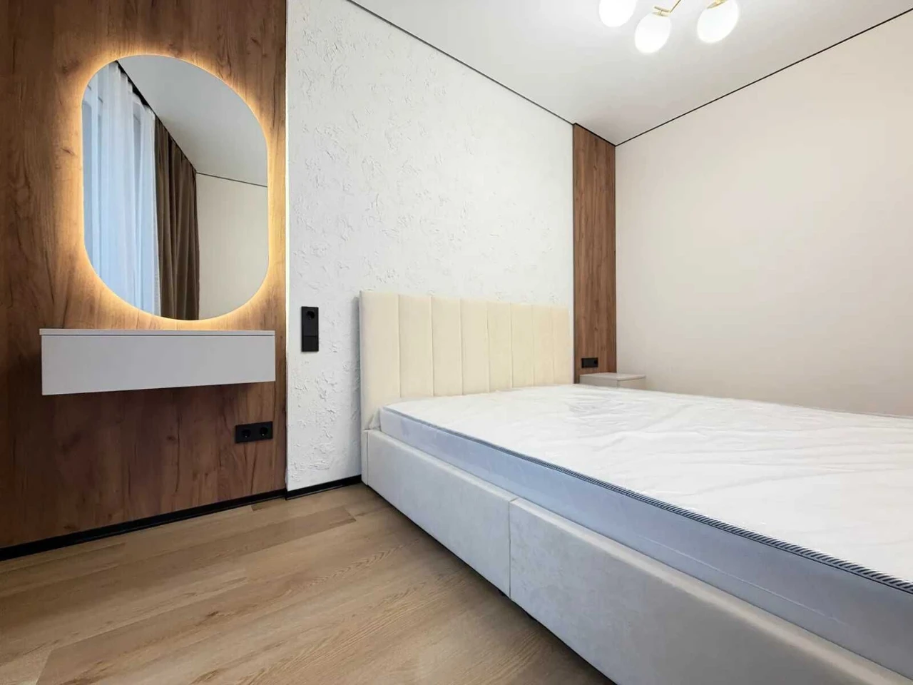 One-bedroom apartment with renovation in Manhattan residential complex